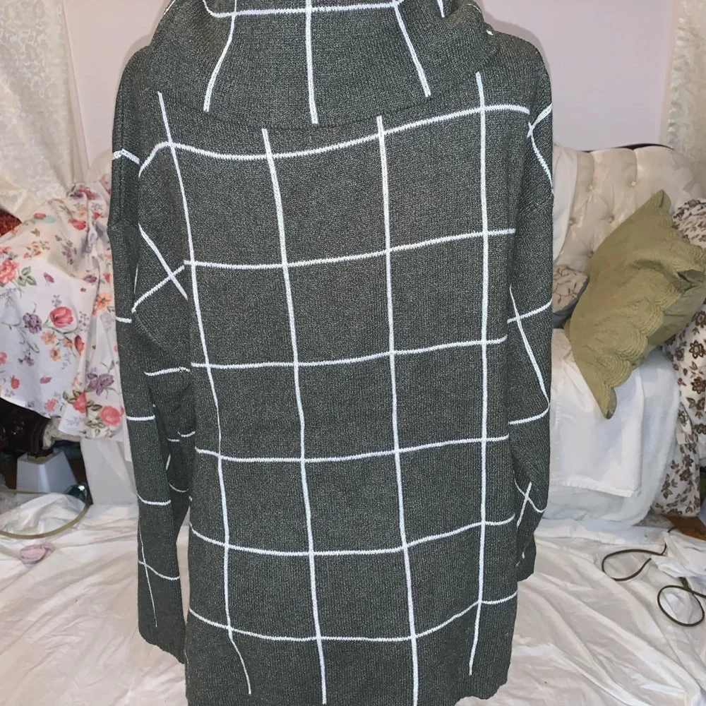 Sweater - Picture 3 of 5